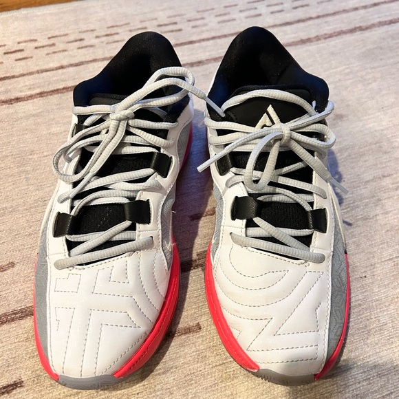 Giannis Freak 5 custom basketball shoe men’s 5 women’s 6.5 - Picture 2 of 4